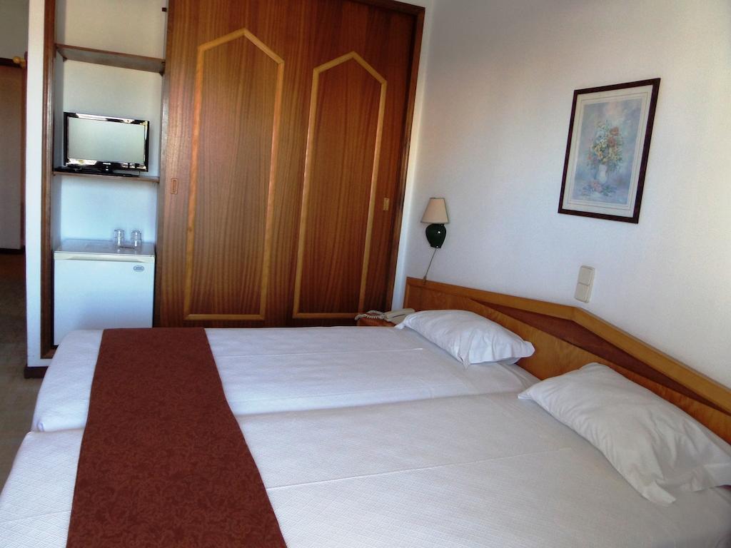 Room, Twin Beds, Lateral Side Sea View