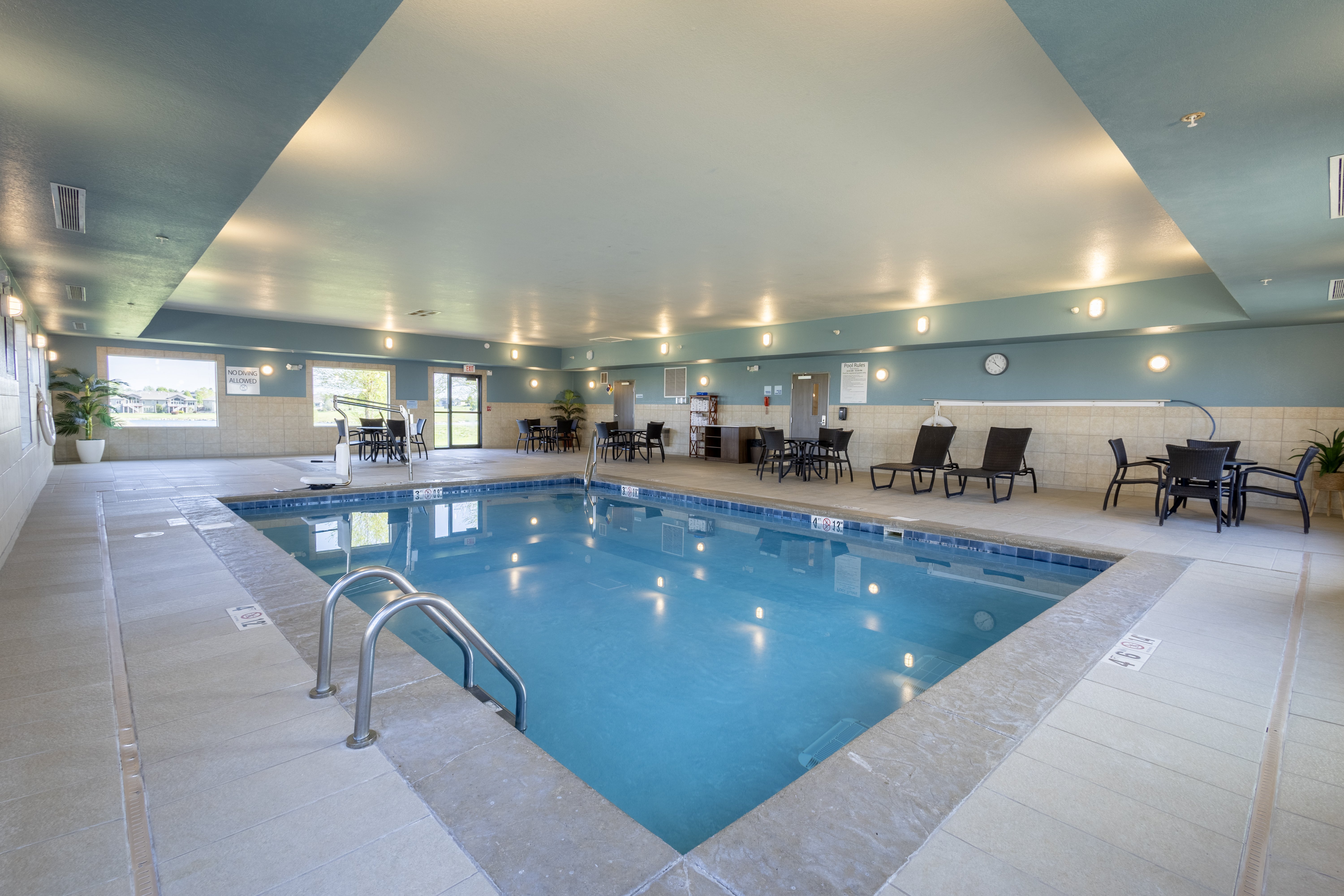 Holiday Inn Express Suites Sioux Center 39/68