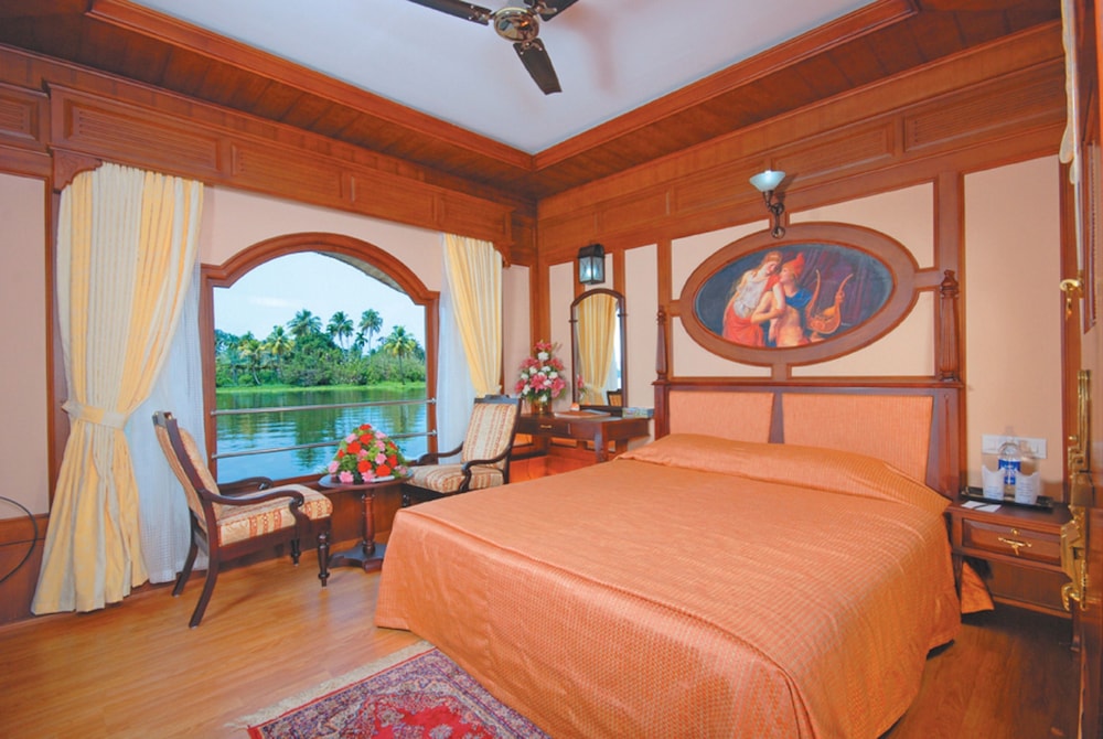Sterling Lake Palace Alleppey. 19/58