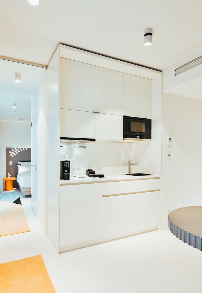 KPM Hotel and Residences 12/83