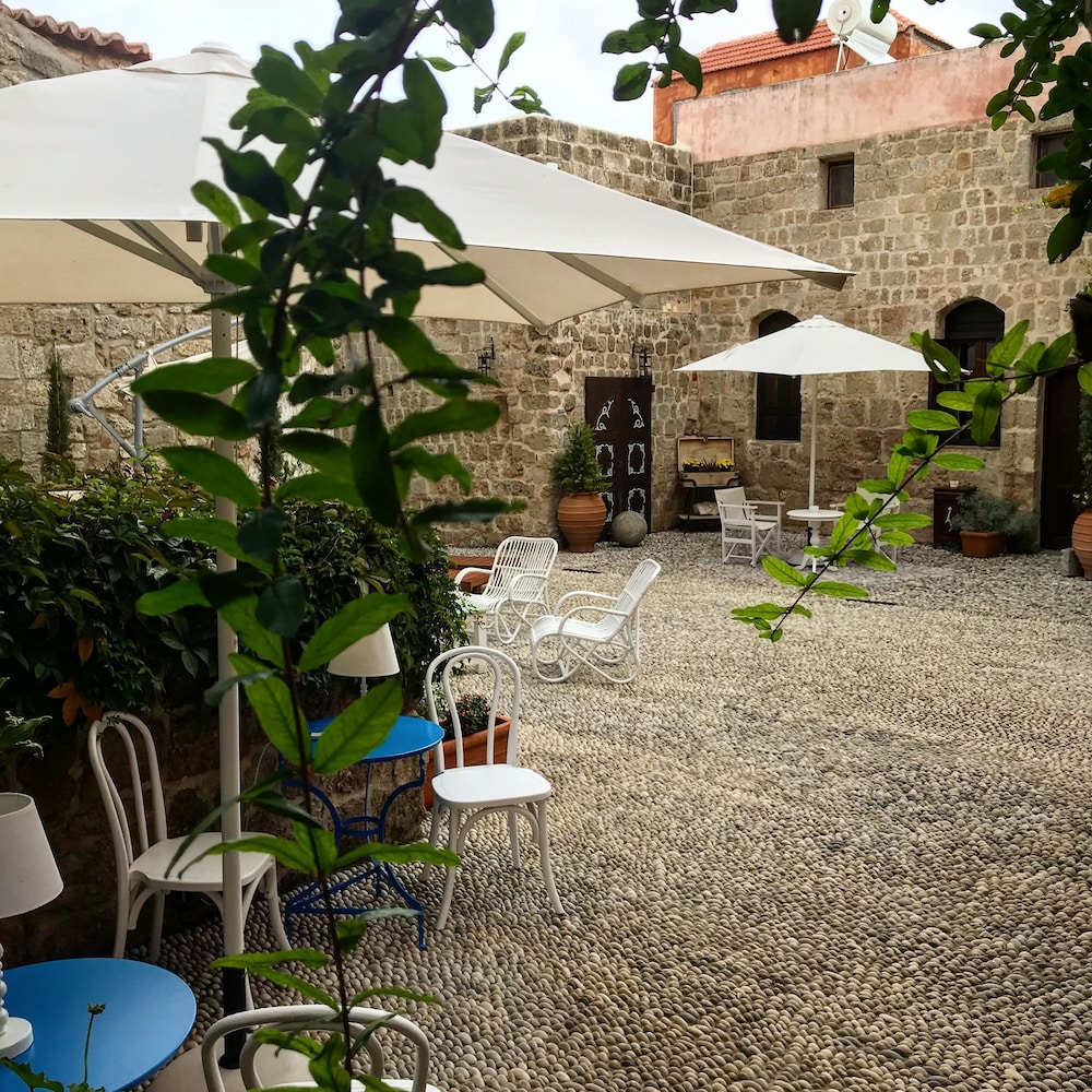 Saint Artemios Boutique 41/47