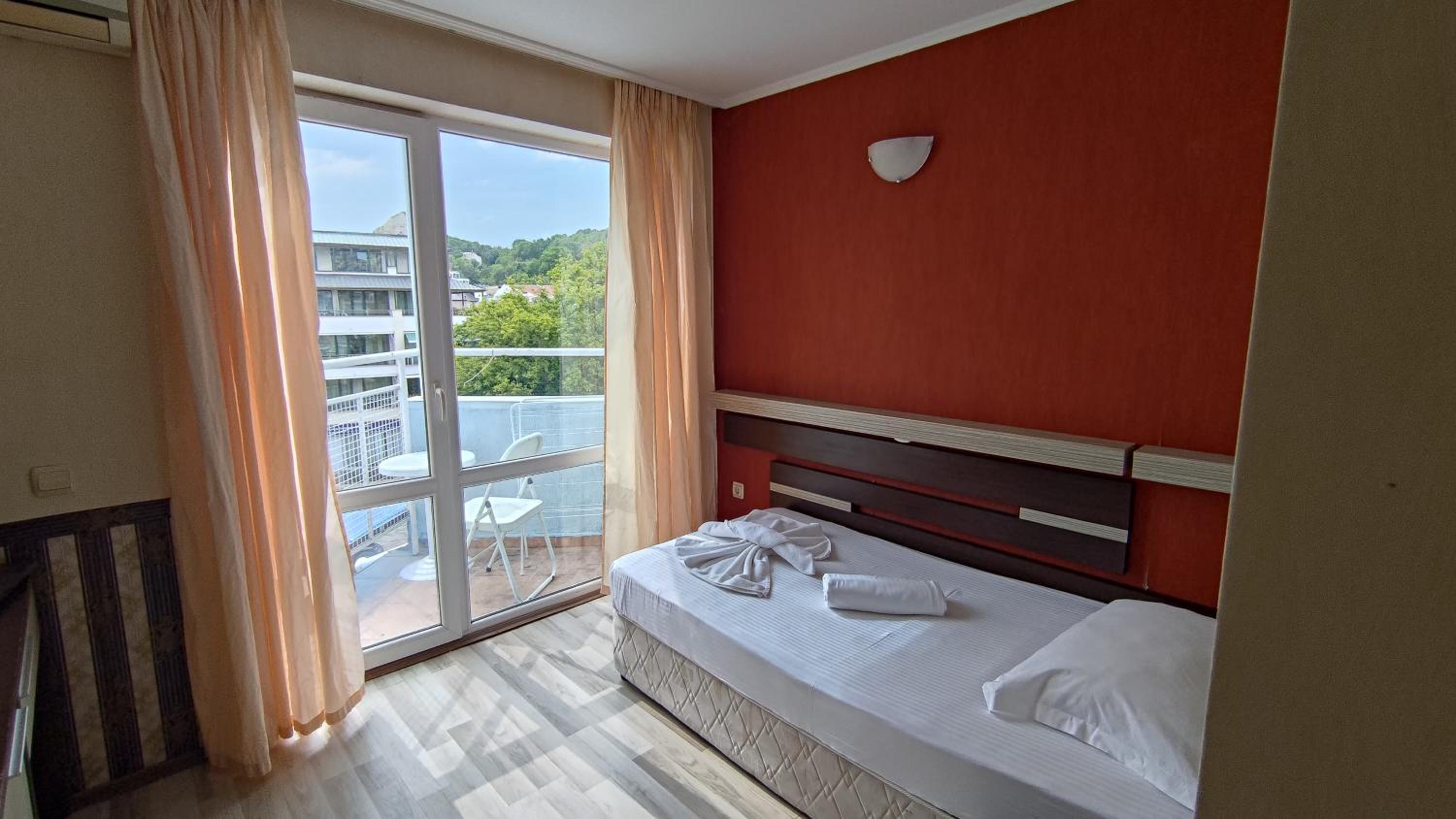 LOTOS HOTEL 28/61