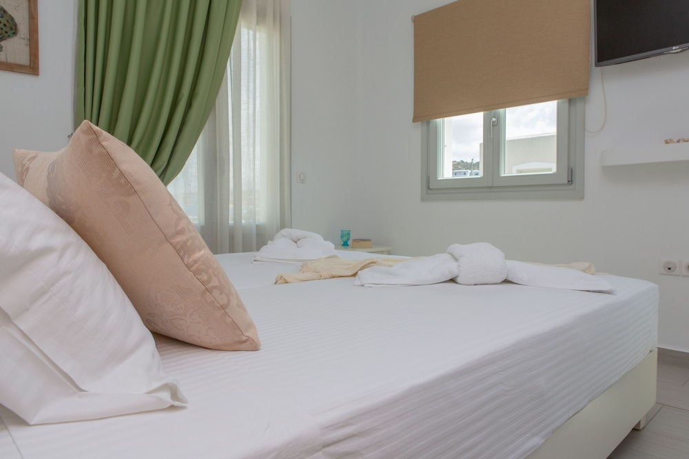 Sun and Moon Villas and Suites 26/72
