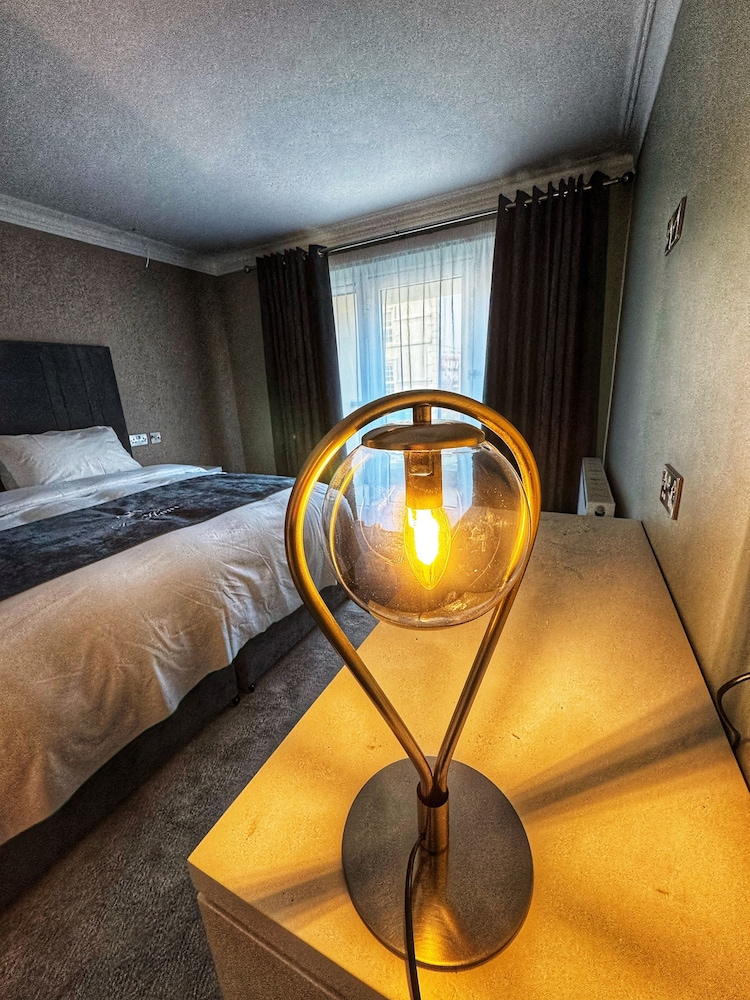 Tara Hotel 12/28