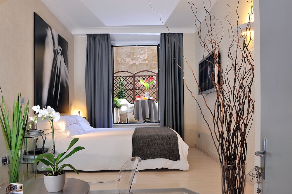 SUPERIOR, DOUBLE BED, COURTYARD VIEW, TERRACE