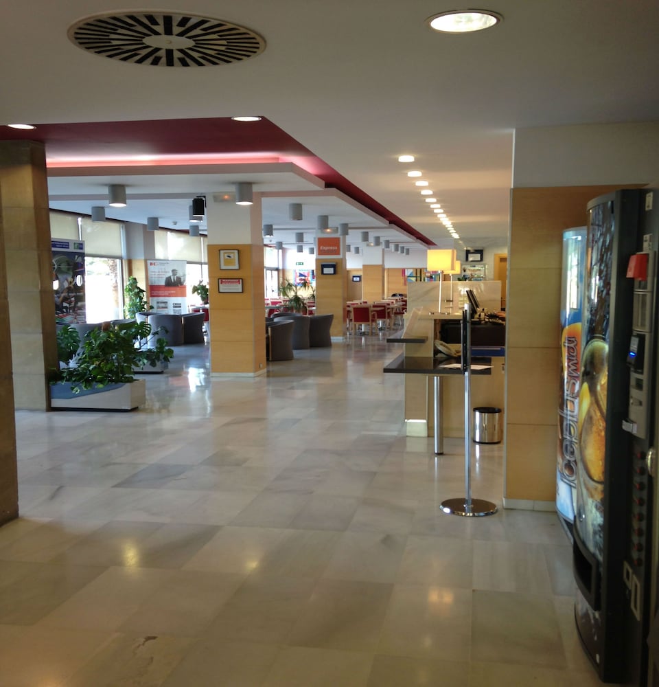 Holiday Inn Express Valencia Bonaire 8/50