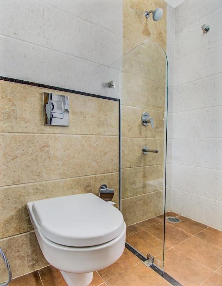 The Avenue Suites 49/49