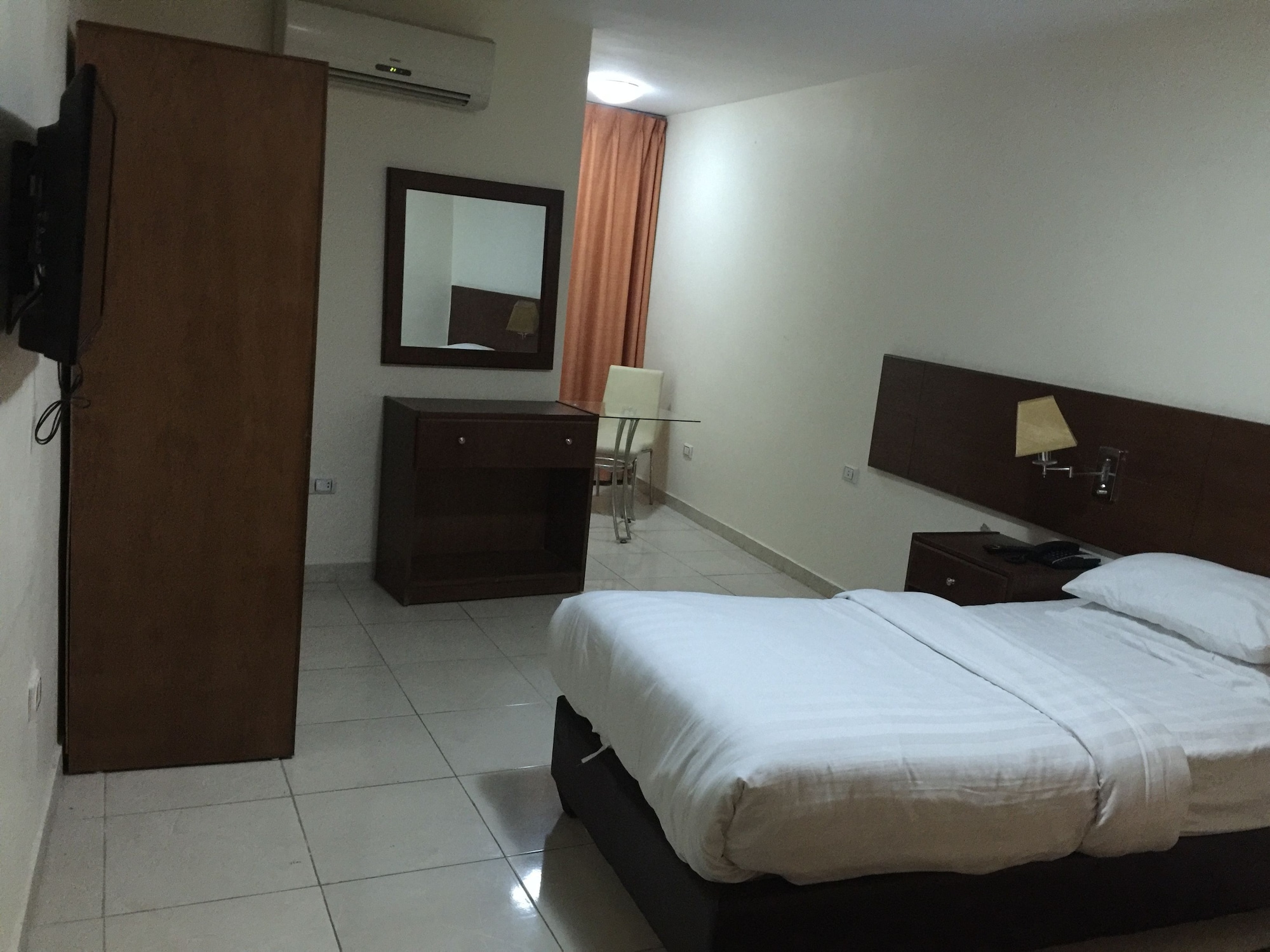 ROOM, SINGLE