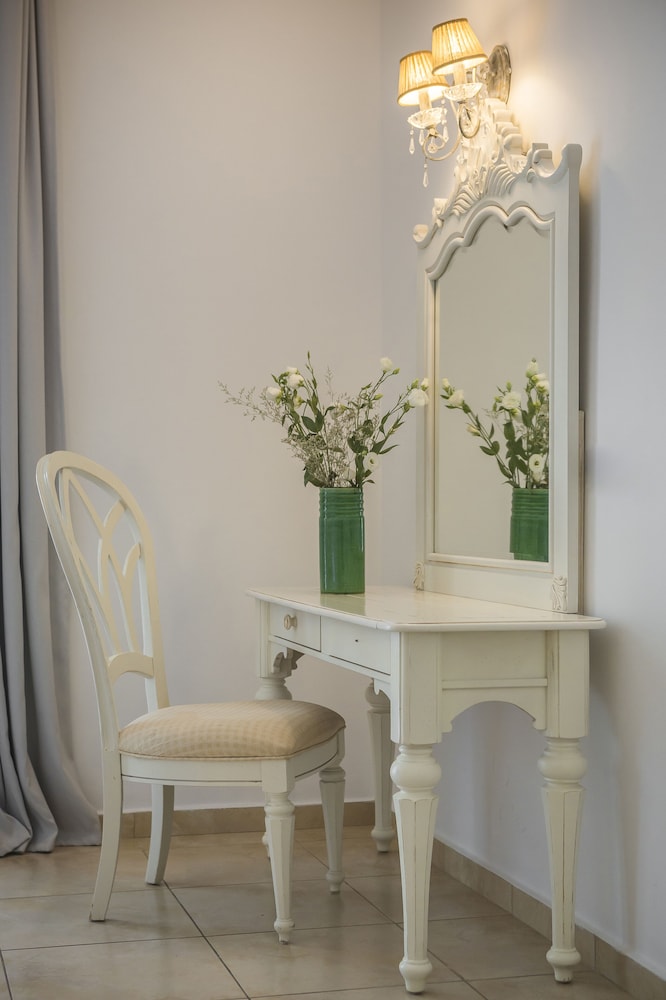 Thalassa Boutique Hotel 60/77