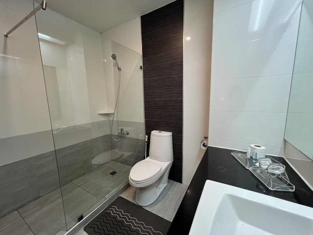 Crystal Suites Suvarnabhumi Airport 62/63