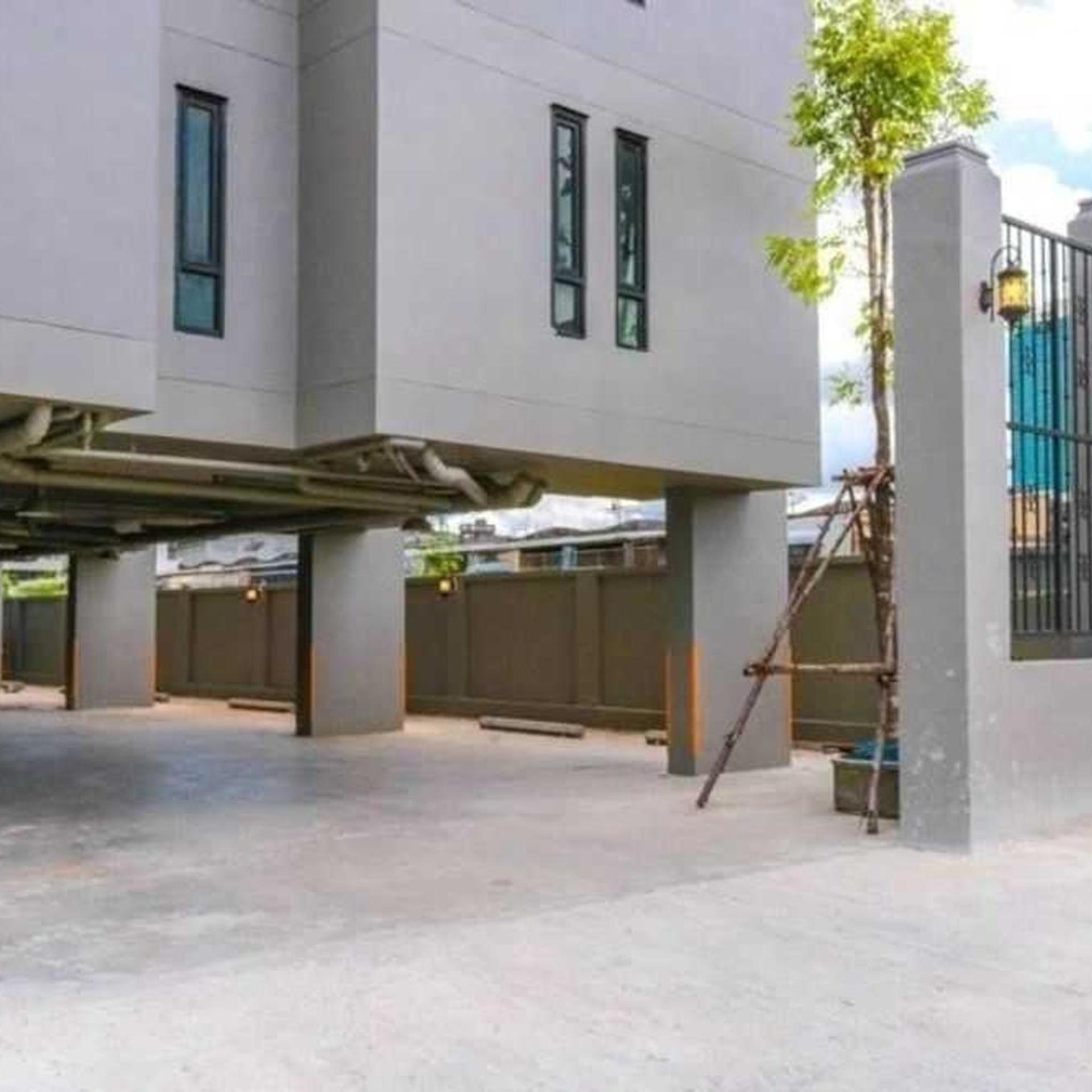 RQ Bangkok Sukhumvit 107 by Collection O 6/31