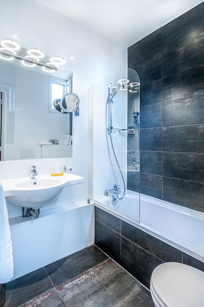 غرفة كومفورت بسرير كوين، Hotel Virgina 3/3