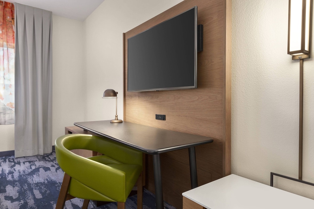 Fairfield Inn Tracy 18/21