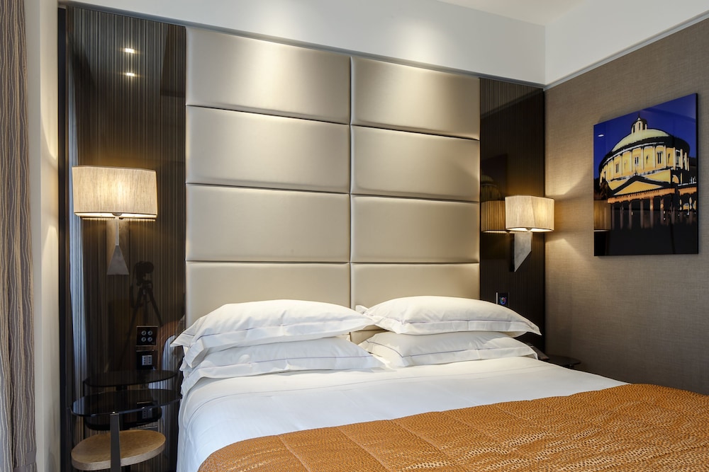 PREMIUM, DOUBLE OR TWIN BED