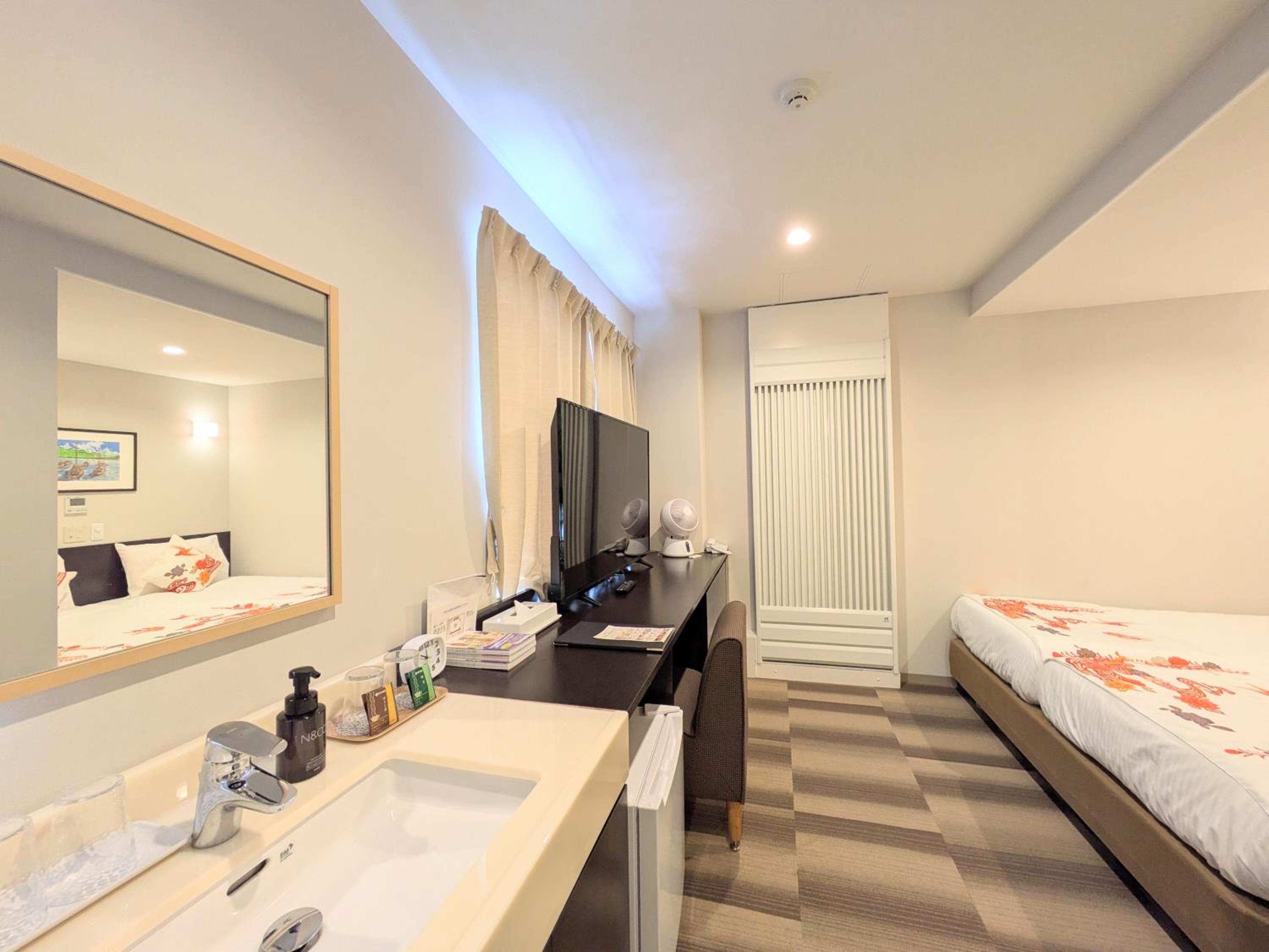 Hollywood, Twin Beds
