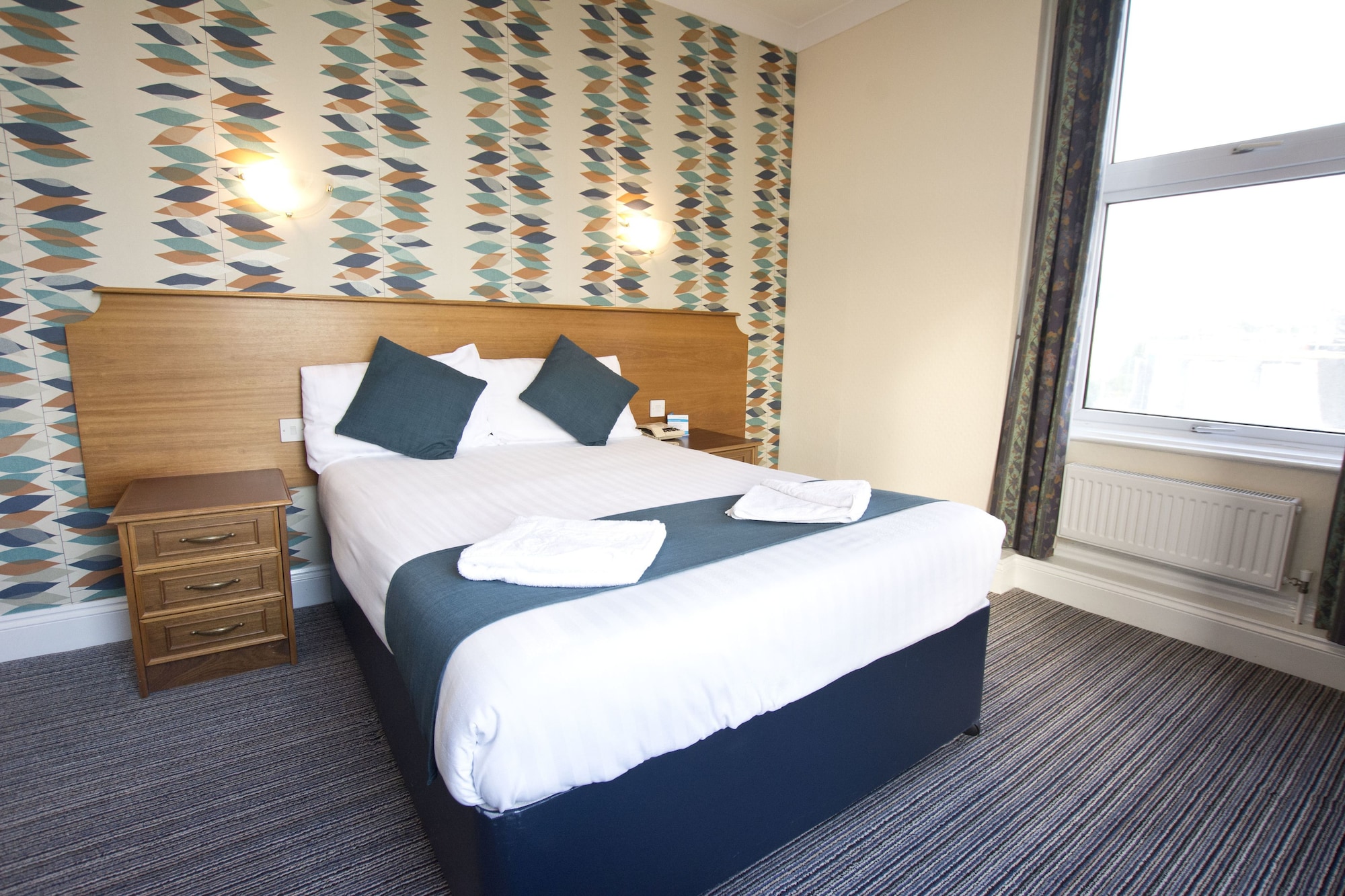 ROOM, DOUBLE BED