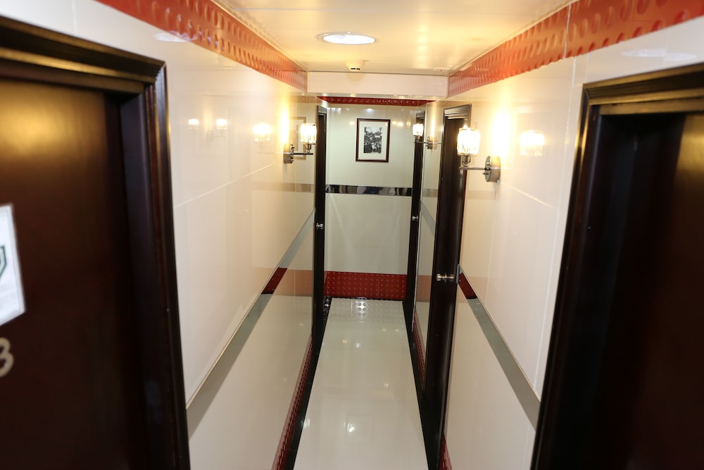 Canada Hotel 6/50