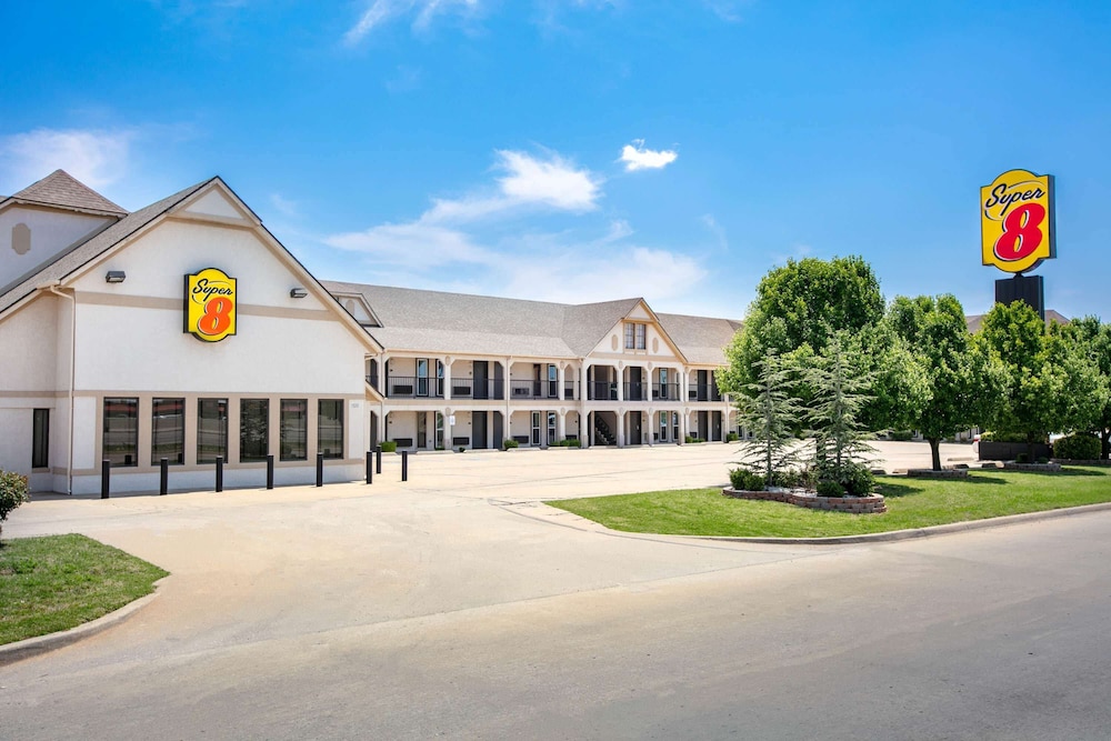 Super 8 By Wyndham City Of Moore 1/24