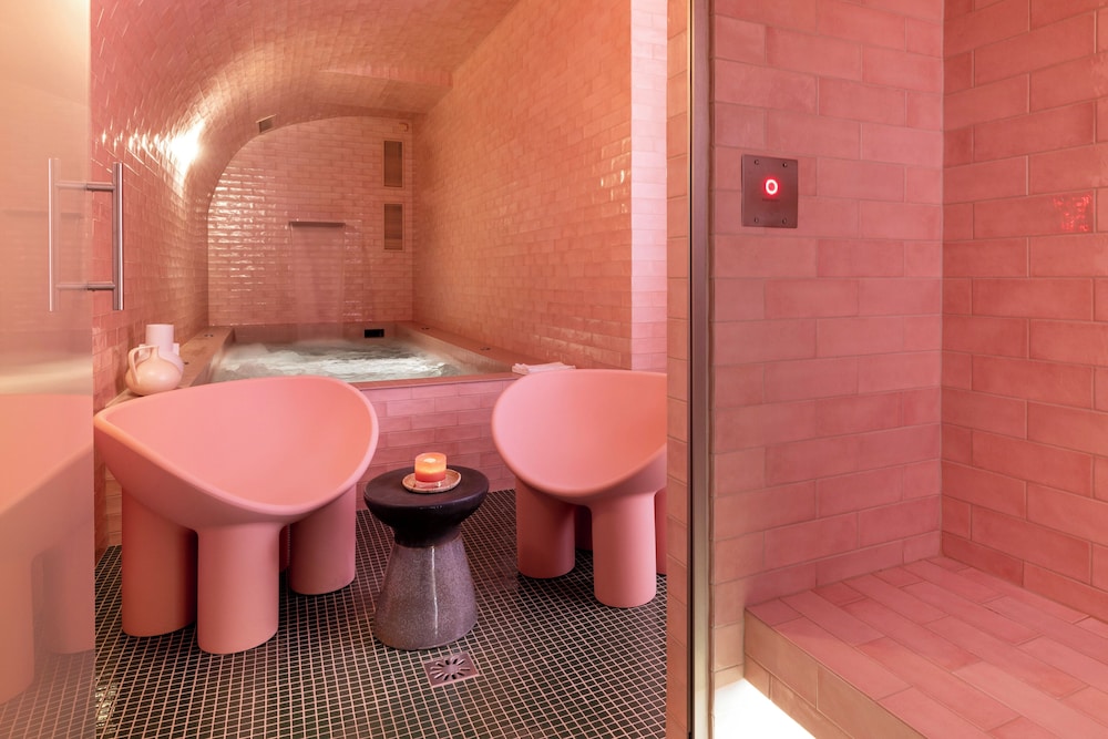 Le Petit Oberkampf Hotel and Spa 56/56