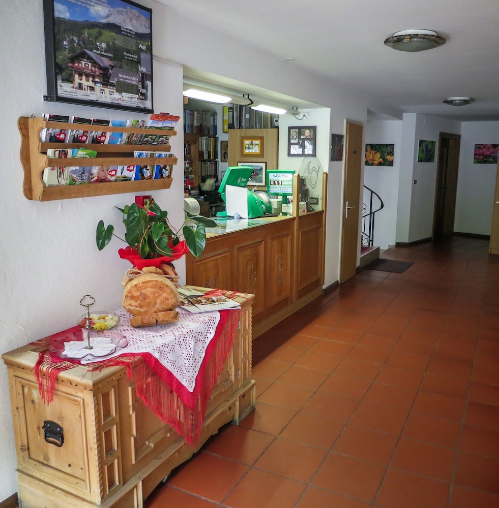 Hotel Ustaria Posta 42/47