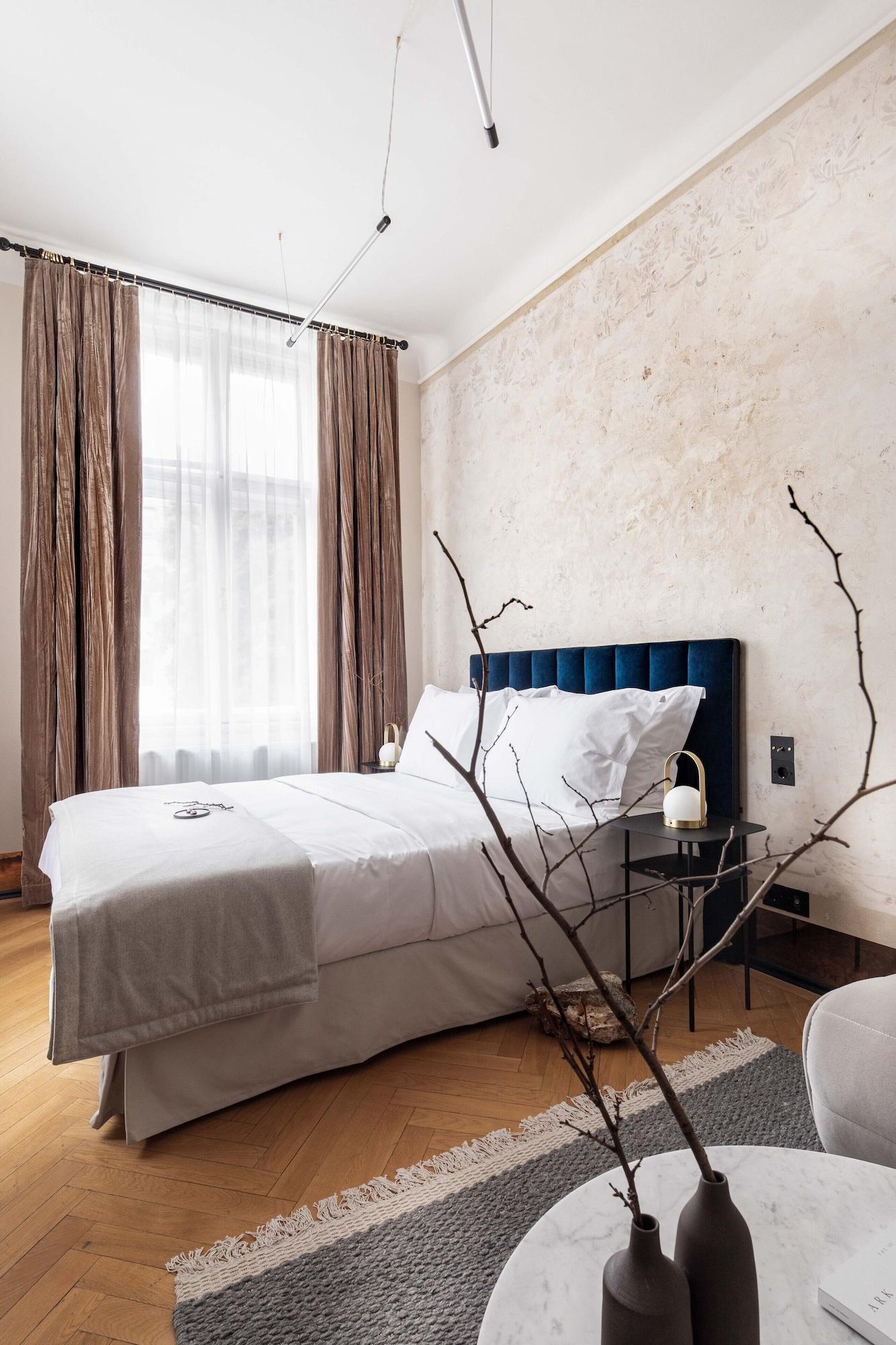 City, Double Bed