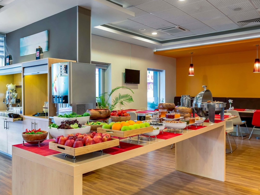Ibis Izmir Alsancak 44/46