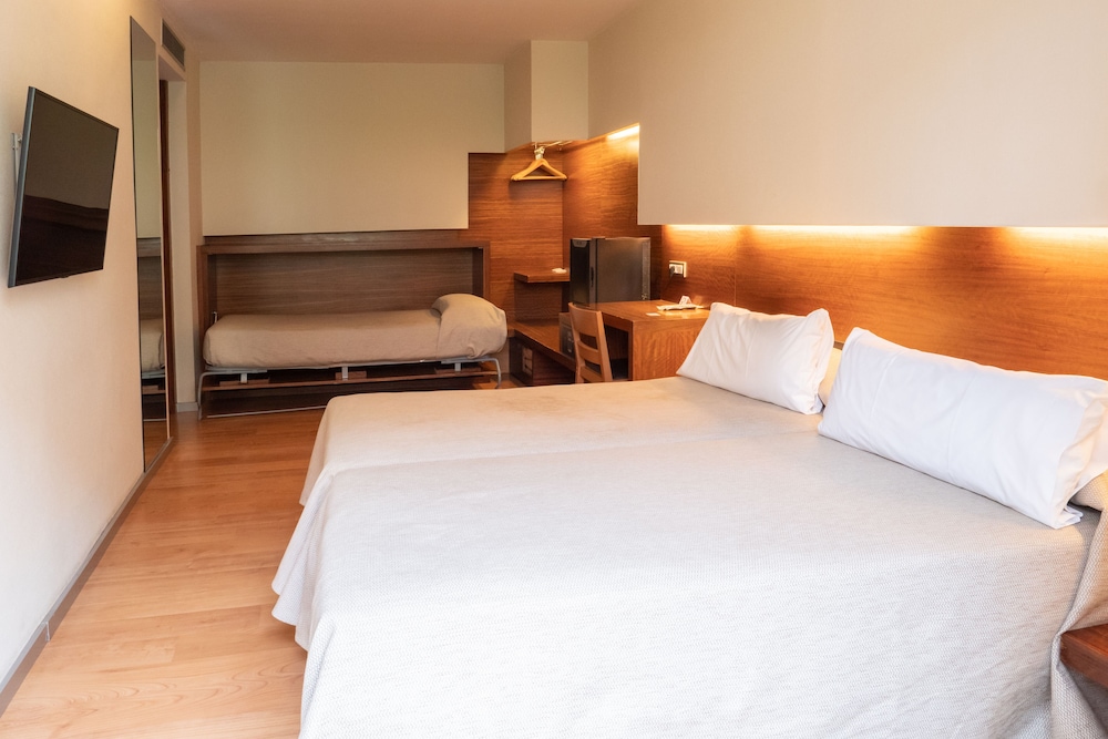 ROOM, TRIPLE