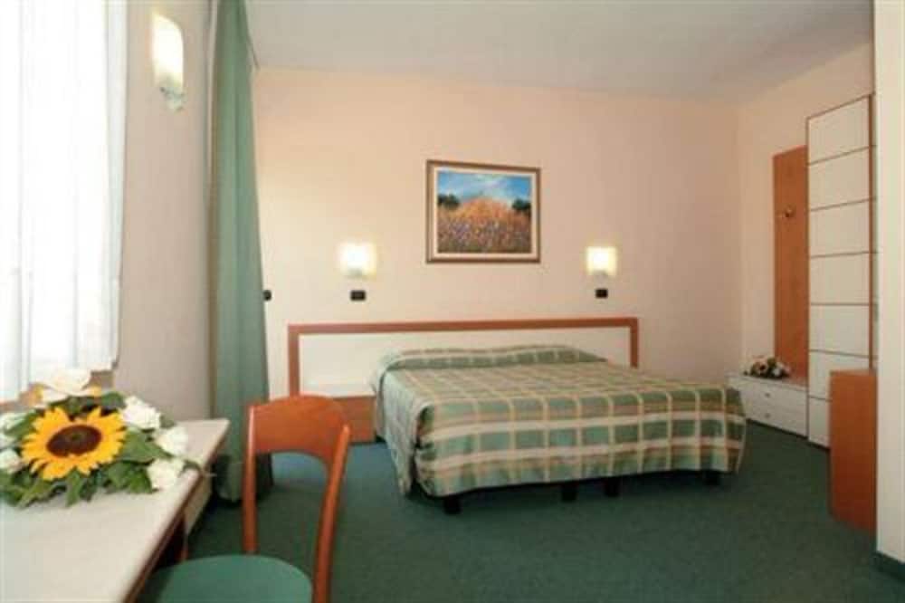 Hotel Primavera 24/57
