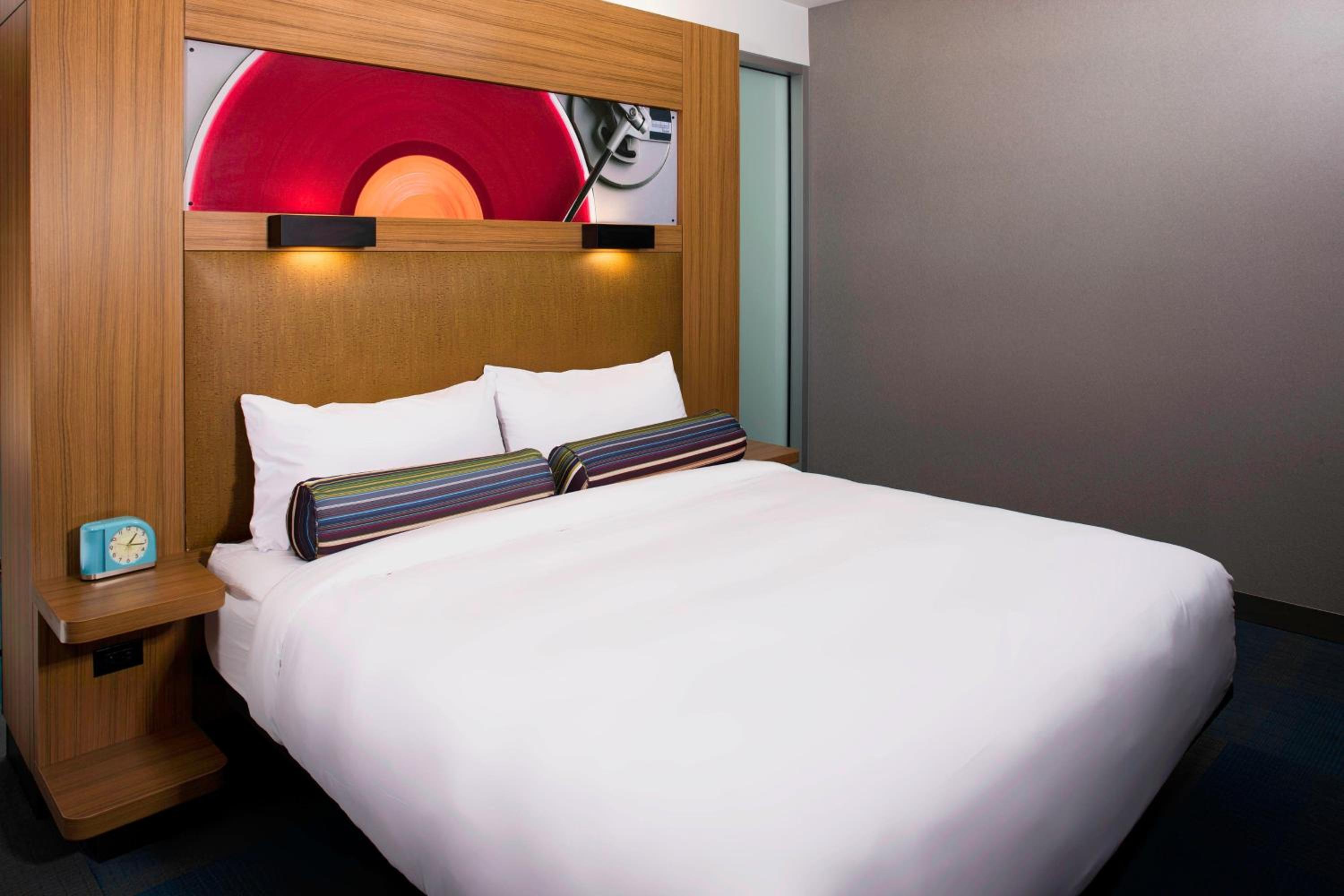 Room at Aloft Cleveland Downtown, CLEVELAND - OH