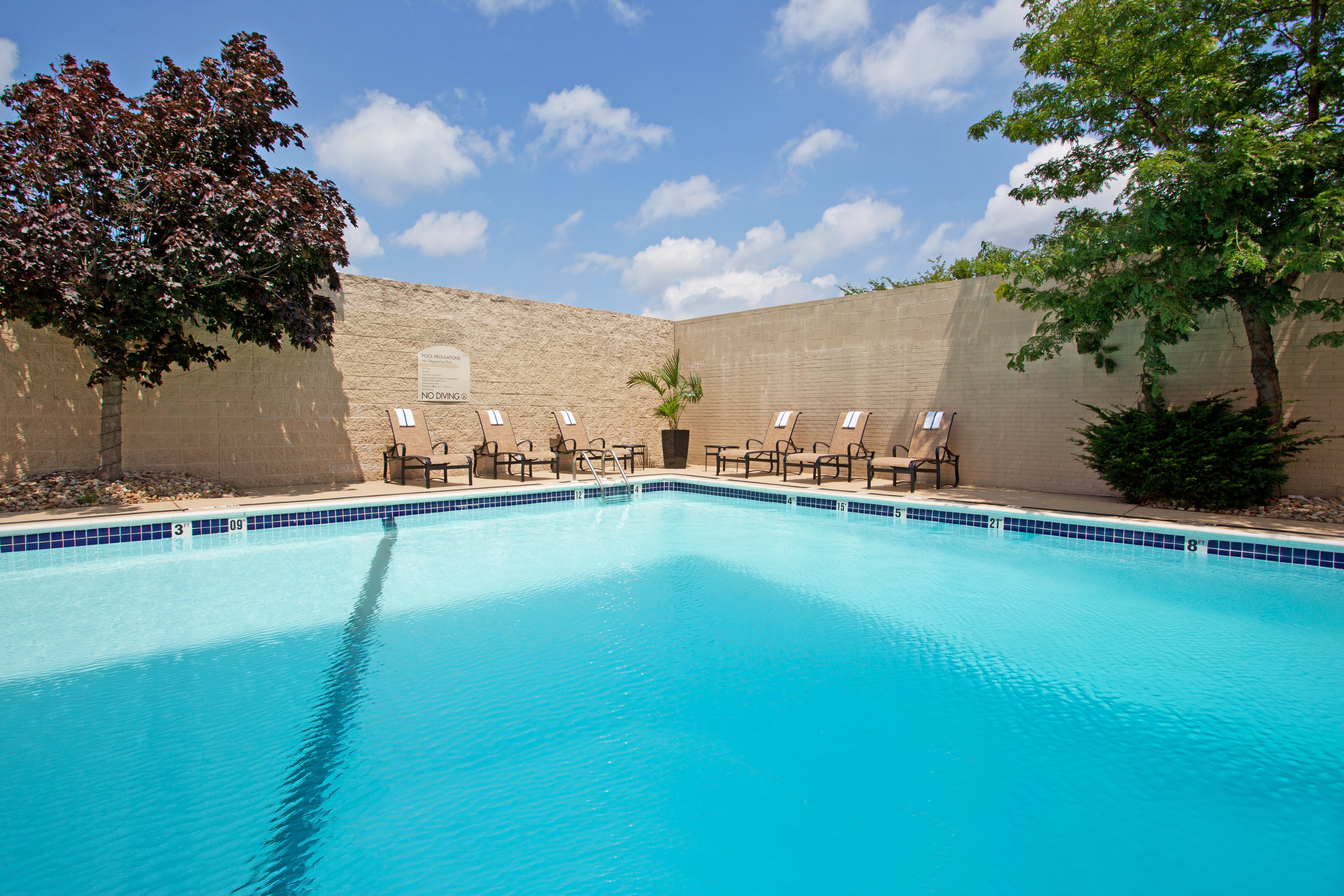 Crowne Plaza Suites Pittsburgh South 34/76