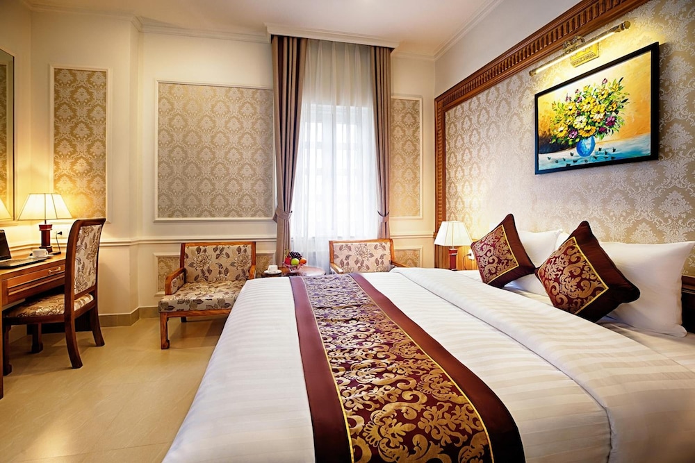 Riverside Hotel 26/63