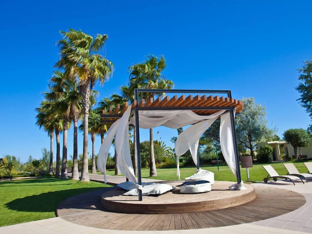 Ozadi Altura Beach Resort 66/68