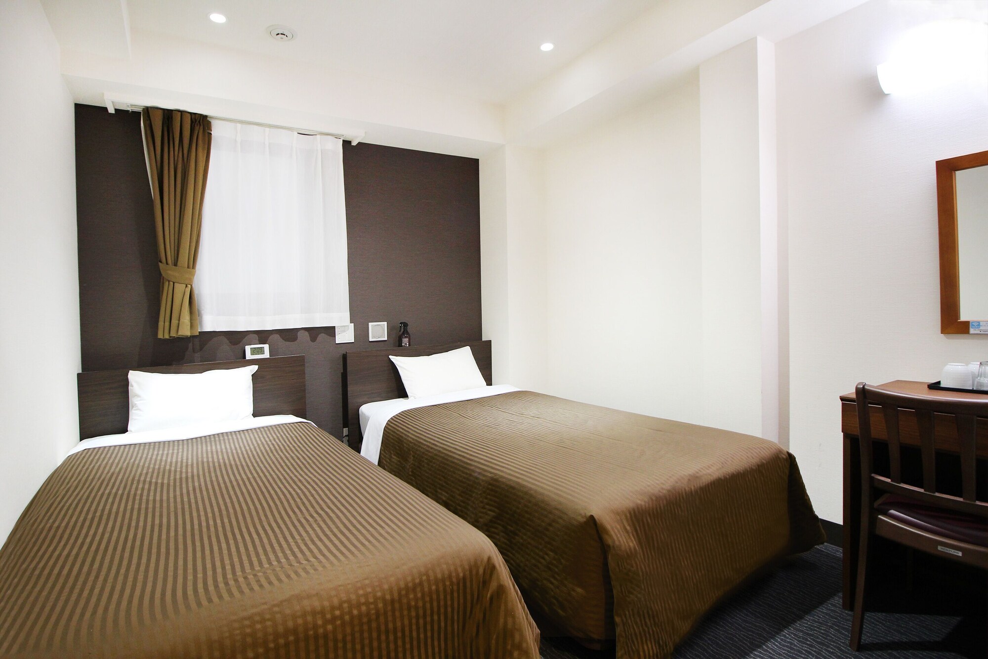 ROOM, TWIN BEDS