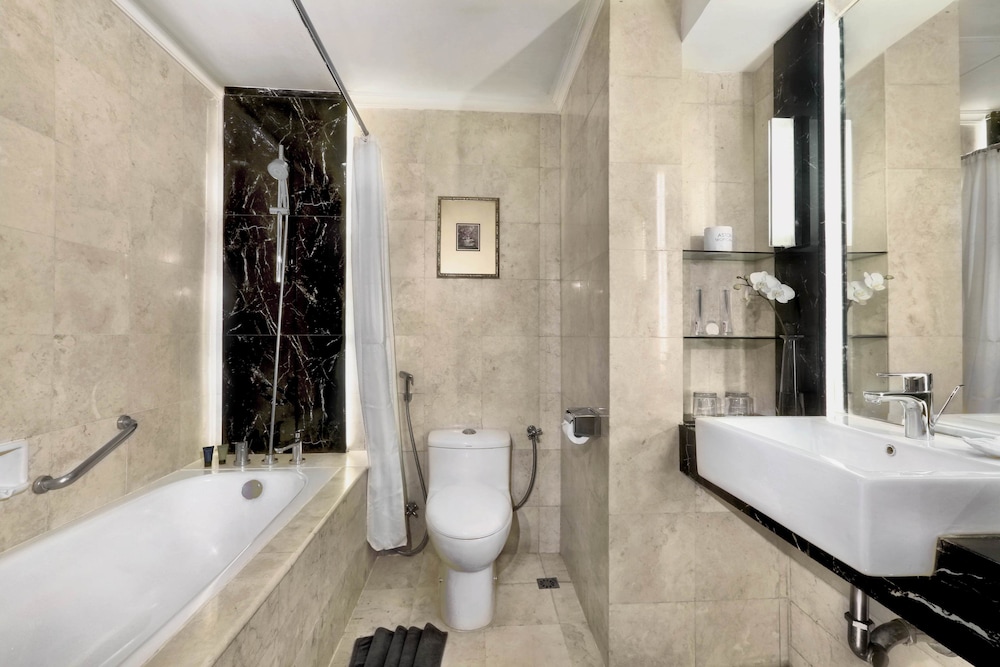 Aston Tropicana Hotel Bandung 10/69
