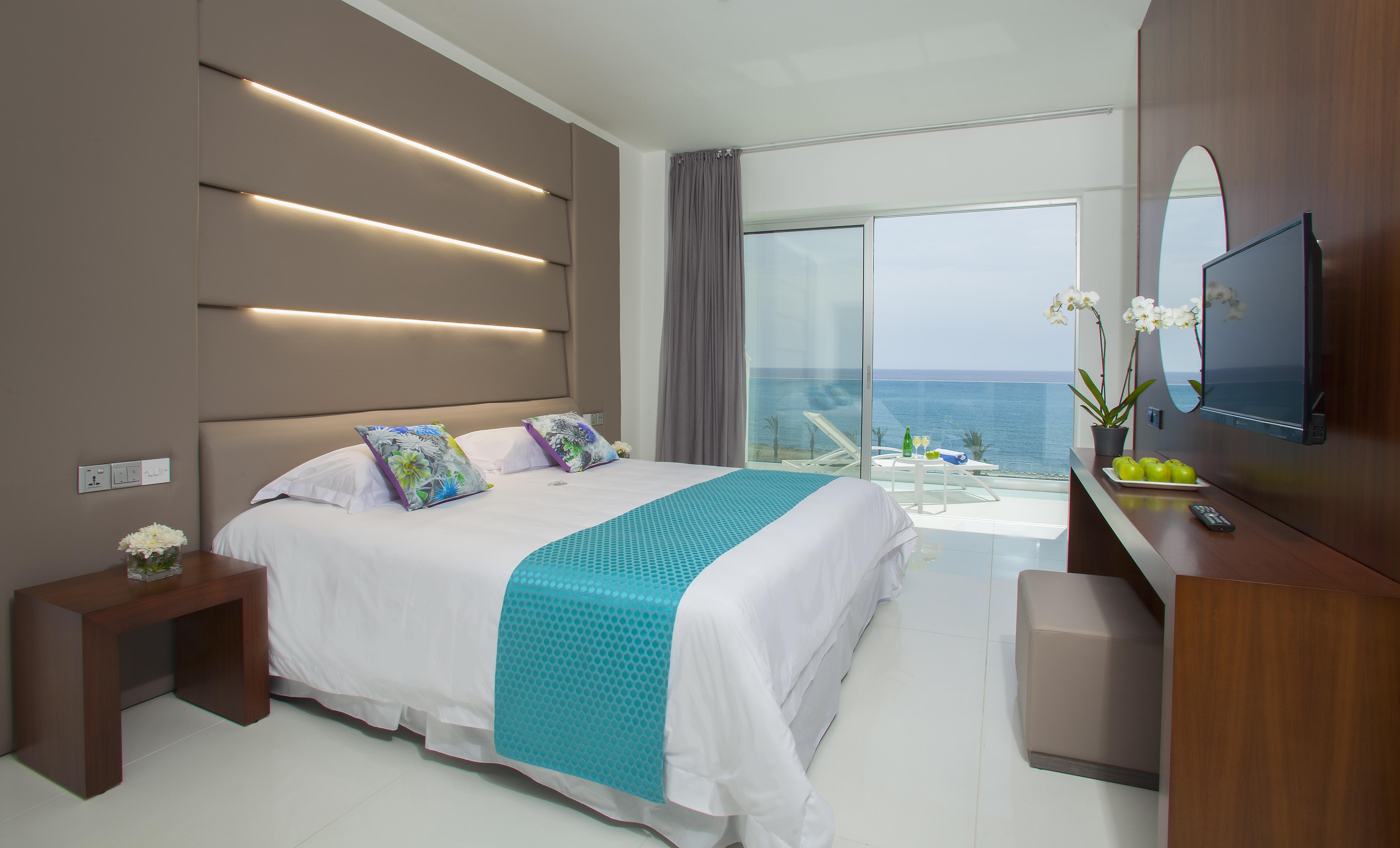 Premium, Suite, Pool and Sea View
