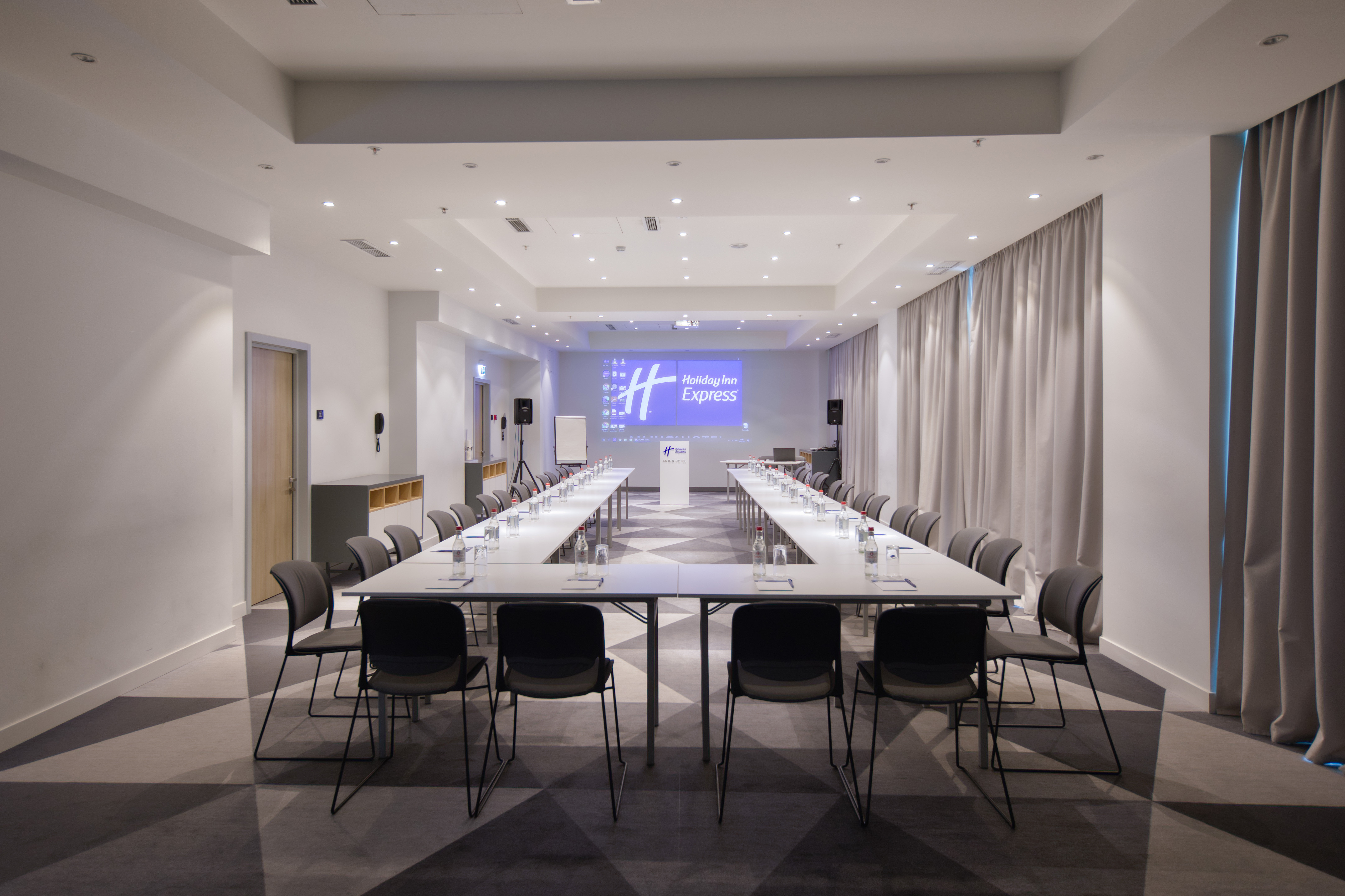 Holiday Inn Express Yerevan 68/81