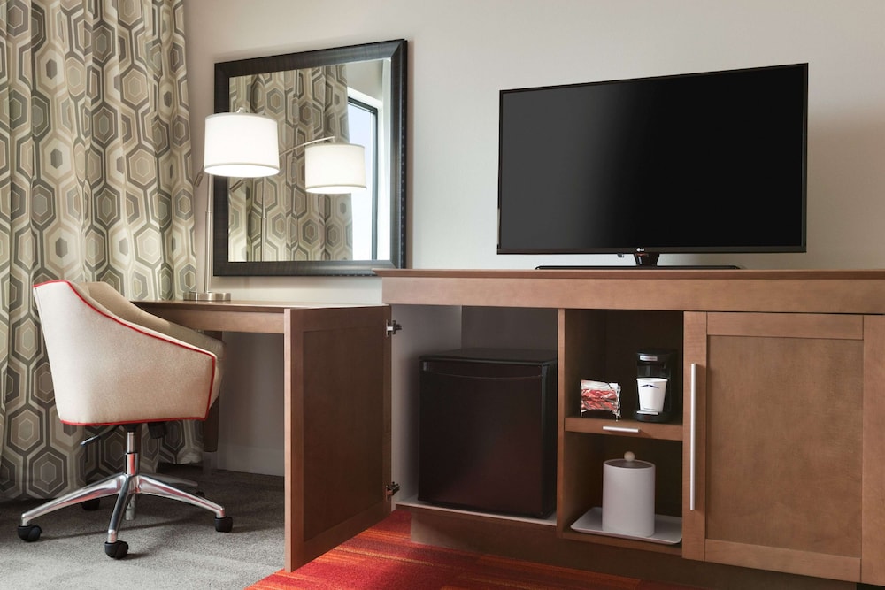 Hampton Inn Cleveland North Olmsted Oh 27/30
