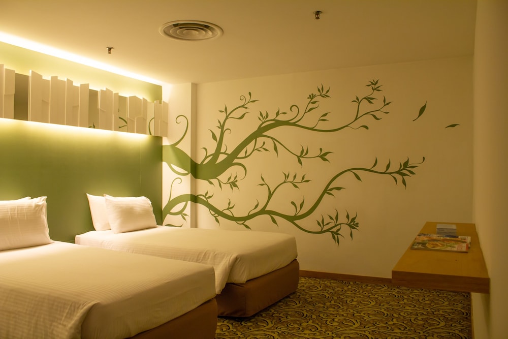 THE 5 ELEMENTS HOTEL 53/74