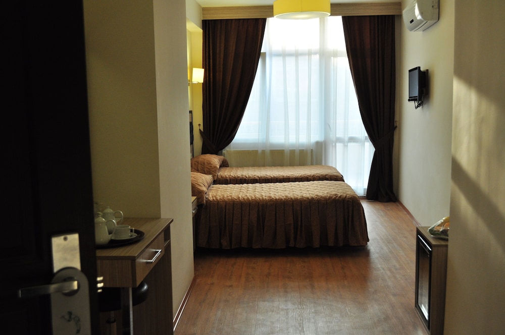 TUGRA HOTEL 37/65