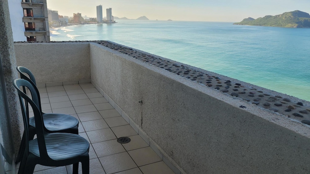 Sunset Palace Beach Hotel 46/51