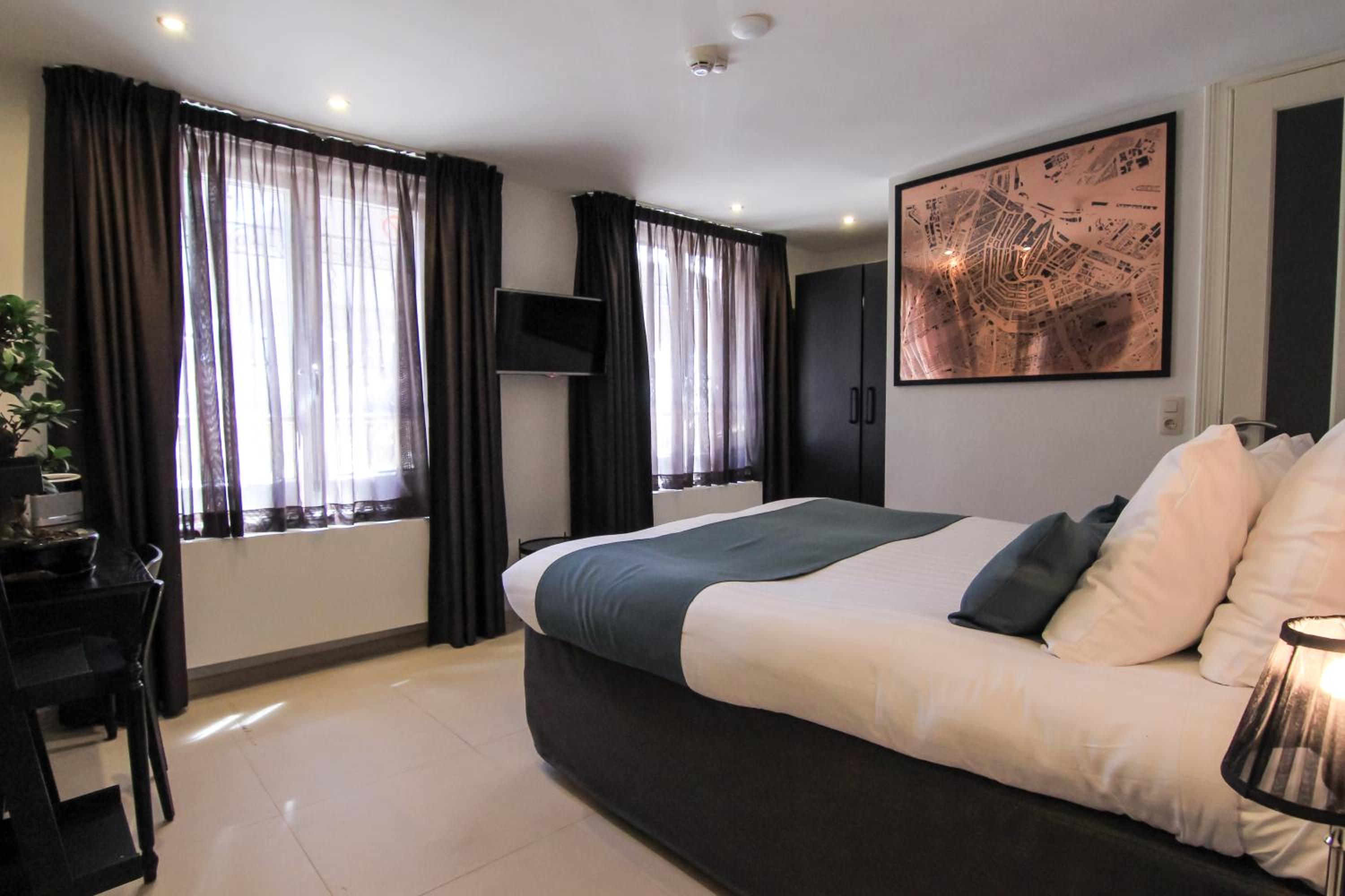 Basement, Double Bed