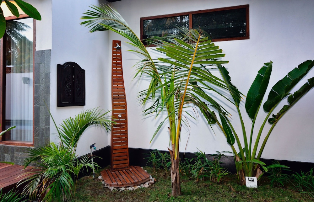 KIES VILLAS LOMBOK 66/67