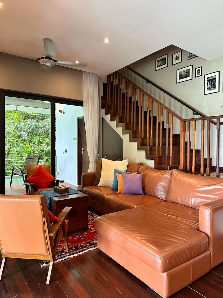 Ambong Pool Villas 35/50