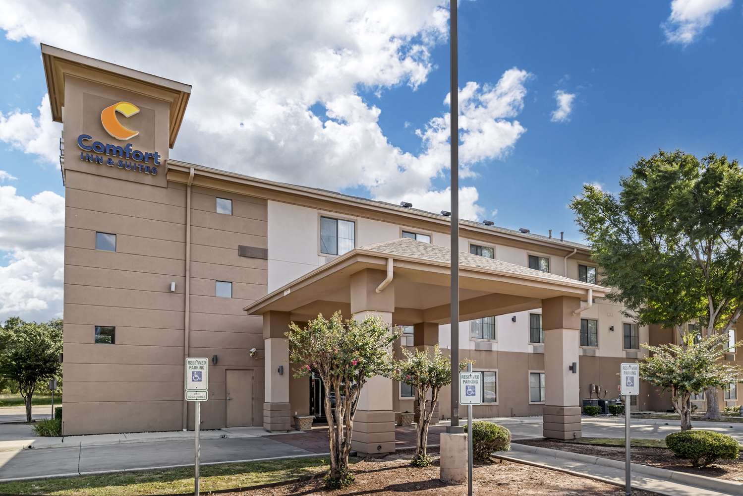 Comfort Inn and Suites Seguin, TX 8/37