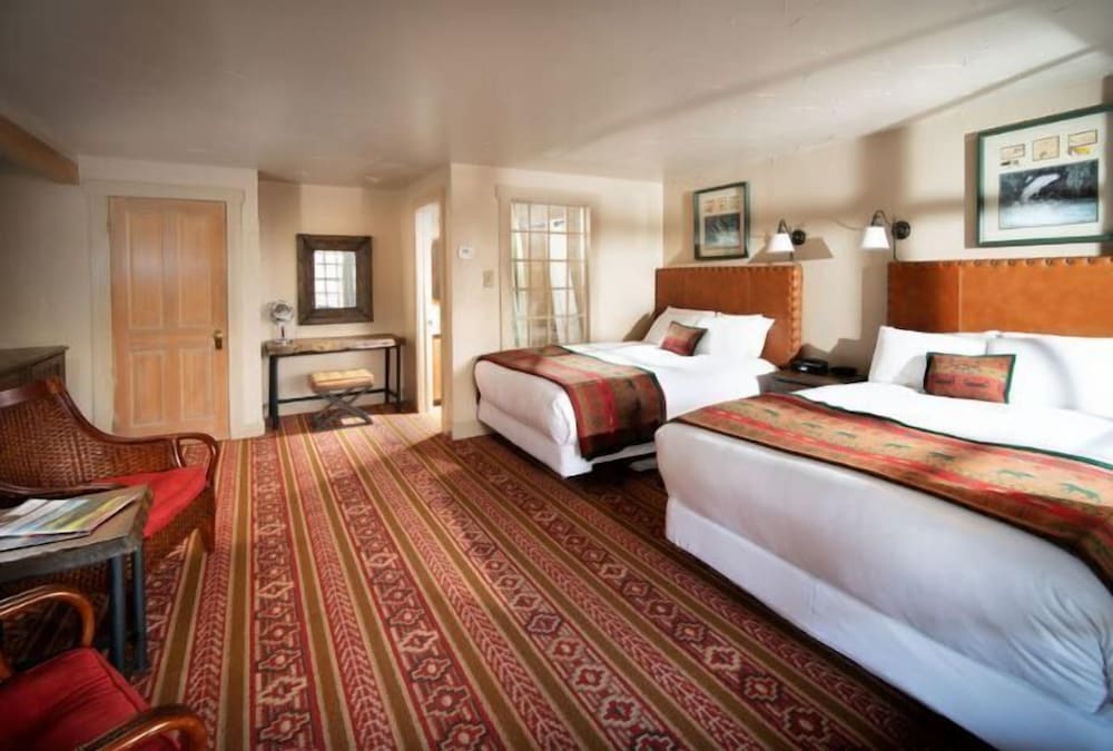 Room, 2 Queen Beds, Valley View