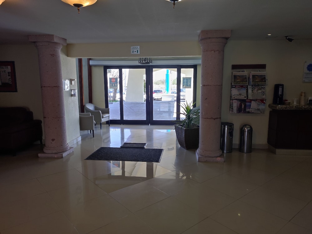 Quinta Dorada Hotel and Suites 23/34