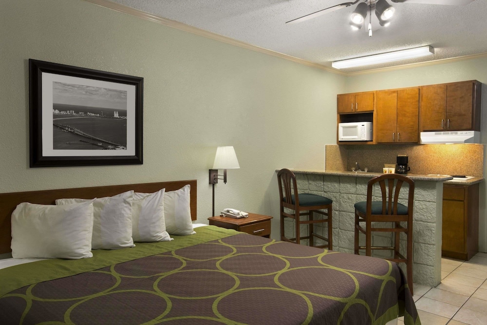 Super 8 By Wyndham South Padre Island 15/25