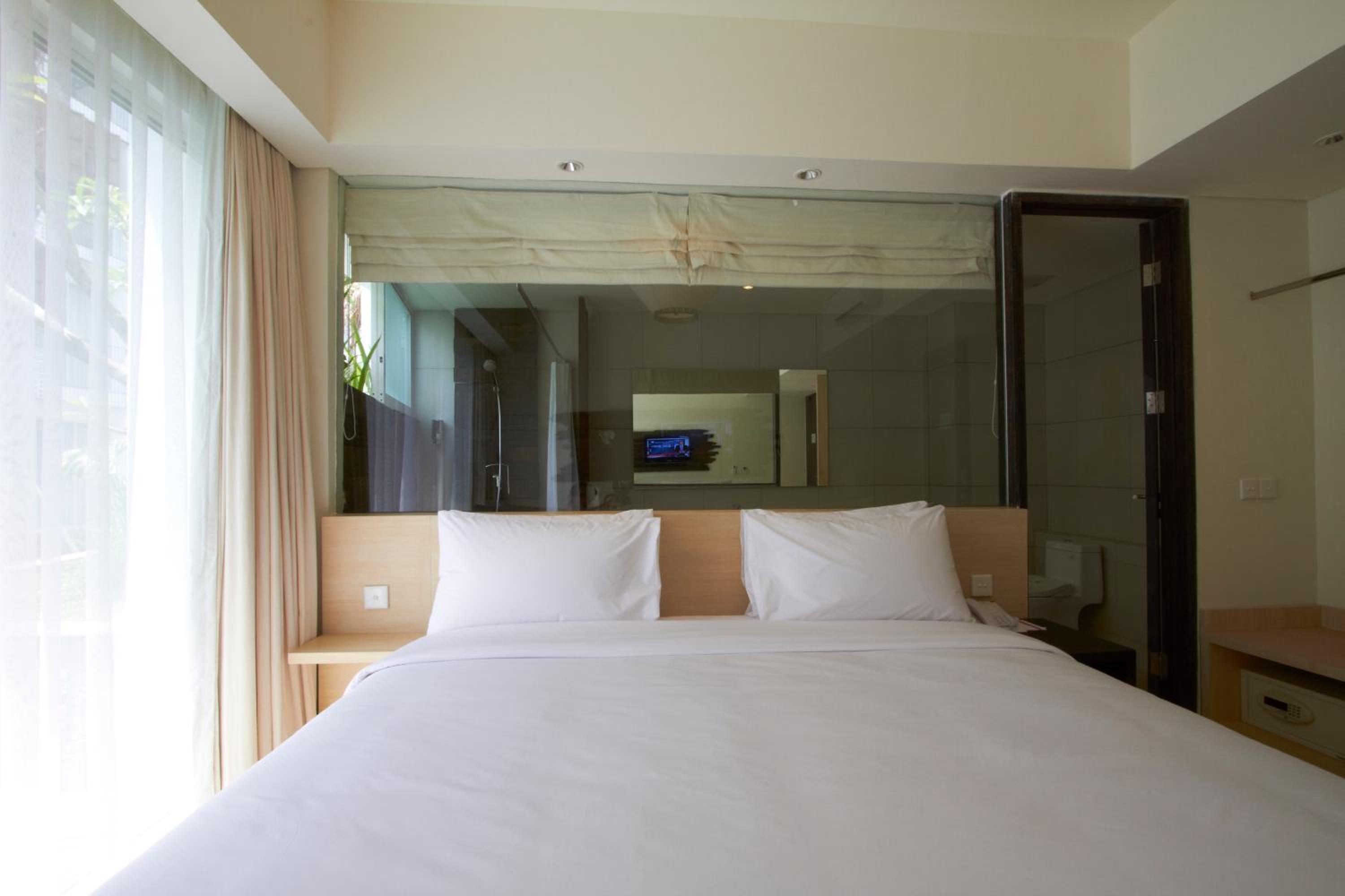 Grand, Deluxe, Double Bed, Pool View, Pool Side, Bathtub
