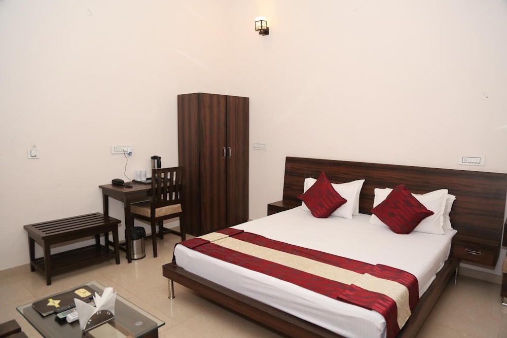 GULMOHAR SARISKA RESORT 15/45