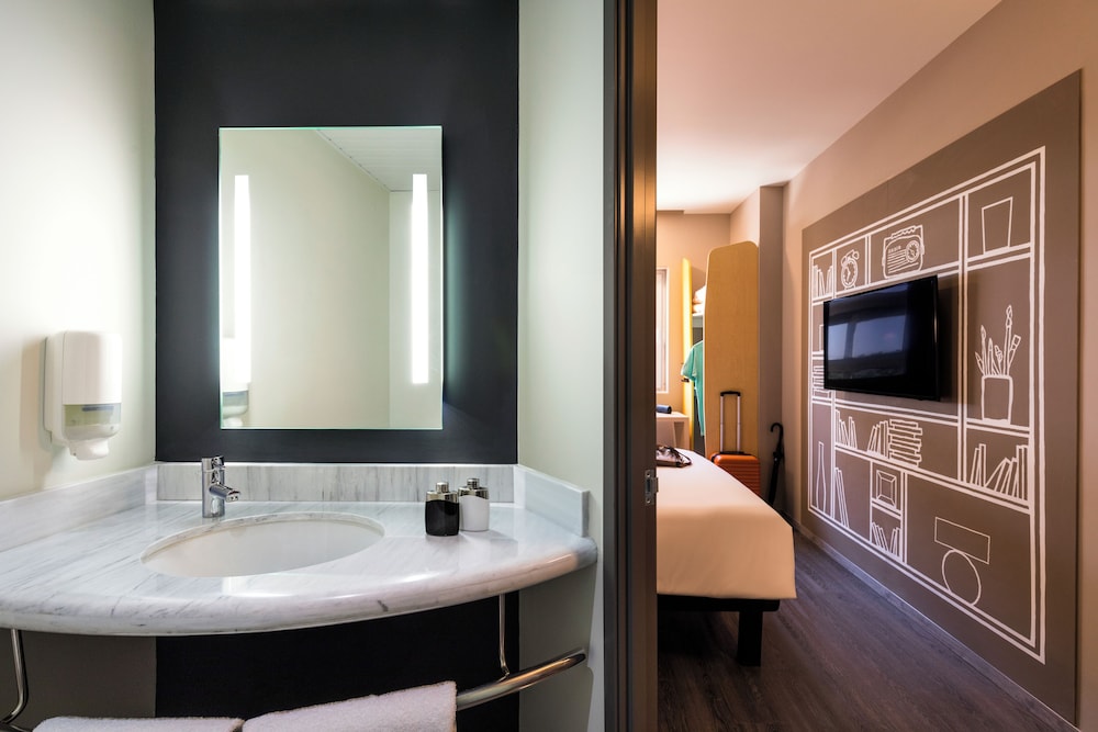 Ibis Torreon 49/49